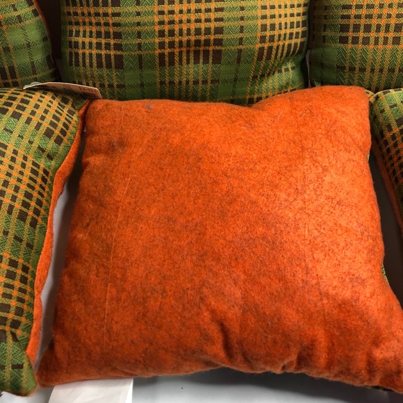 6x plaid pillows 10”x10”, value $48 - Picture 4 of 12